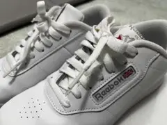 Reebok クラシック ホワイトスニーカー