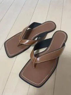 【37】ZARA ブラウンフラットサンダル