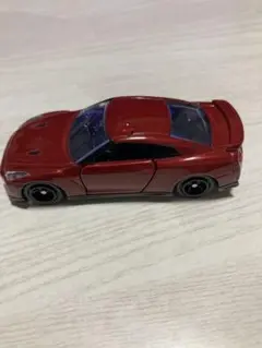 トミカ赤いGT-Rミニカー