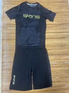 SKINS 迷彩柄 コンプレッションウェア 上下セット　　Mサイズ着用のみ