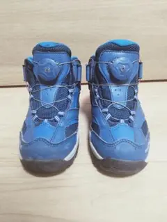 登山用シューズ　montbell