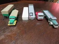 海外のトラックのミニカー３個セット