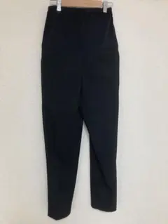 黒いハイウエストマタニティパンツ