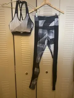 スポーツブラとレギンスセット グレー ブラック
