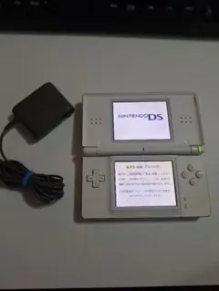 【美品】DS Lite ホワイト 純正充電器、ソフト付き
