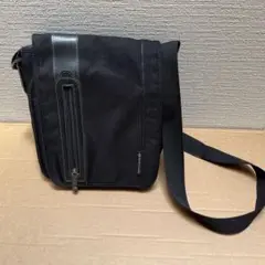 world traveler 黒 縦型 メンズ ショルダーバッグ