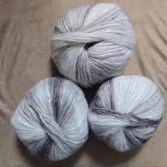 【新品未使用】ふんわり毛糸　3玉　150g　編み物　黒　白　グラデーション