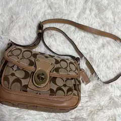 美品✨コーチ ショルダーバッグ シグネチャー ターンロック キャンバス チャーム