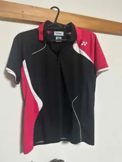 YONEX 吸汗速乾バドミントンシャツ 黒/赤