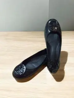 美品　トリーバーチエナメルバレエシューズ　フラット ブラック