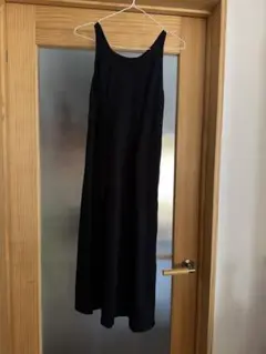 黒のキャミソールロングワンピース