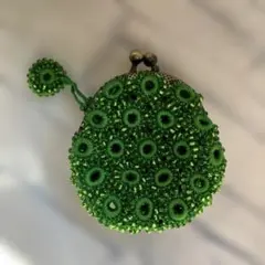 緑色の刺繍デザイン小銭入れ　がま口　緑