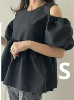 しまむら　ペプラムフクレ肩あきブラウス ASAMI Sサイズ　ブラック