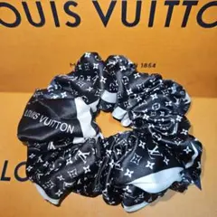 Louis Vuitton ロゴシュシュ