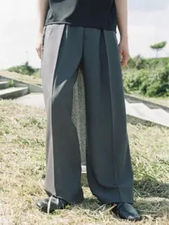 SUPER LIGHT WOOL TROUSERS Mサイズ