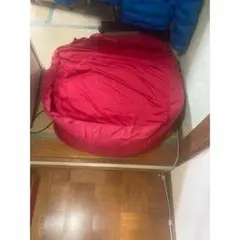 赤い円形寝袋