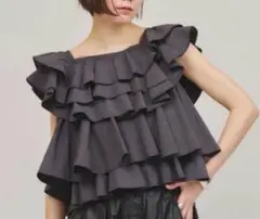 Curensology ポプリンラッフルブラウス　チャコール