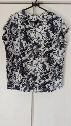 ノースリーブ花柄シャツ