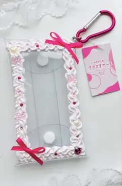 ホイップデコ　ピンク色のカラビナ付きアクスタケース