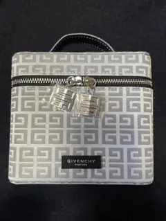 【お値下げ！】GIVENCHY ロゴチャーム付きハンドルポーチ