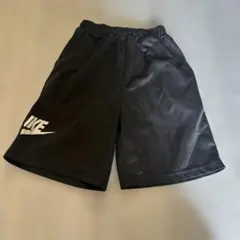 NIKE 黒 ショートパンツ