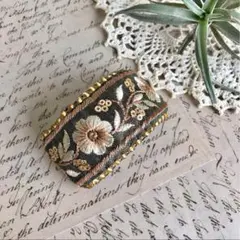 【ハンドメイド】インド刺繍リボンのヘアカフス＊クラシカル＊華やか＊ポニーフック