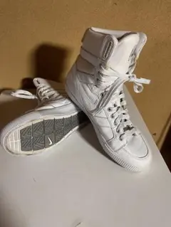 Nike ホワイト ハイカットスニーカー