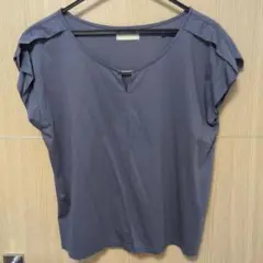 l'avenue de la rue Vネックトップス グレー