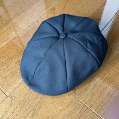 黒のベレー帽