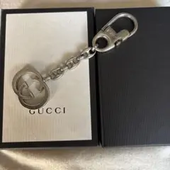 日曜サービス品‼️GUCCI シルバー ロゴ キーホルダー