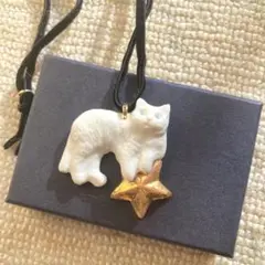 北原裕子 白ネコと星ネックレス