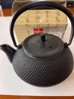 未使用品、供箱等付属品付　南部運南堂 鍋元 楓紋様 南部鉄瓶　南部鉄器　調理器具 未使用品、供箱等付属品付 南部運南堂 鍋元 楓紋様 南部鉄瓶