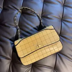 Chanel ショルダーバッグ (Gカード付き!すごく珍しいデザイン!)