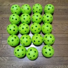 野球　練習用　穴あきボール　19個　70〜75mmくらい　メッシュ袋つき