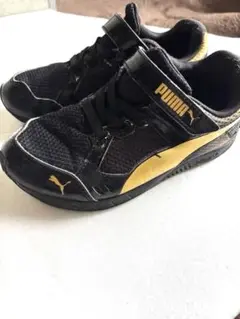 PUMA キッズシューズ 18cm ブラック/ゴールド　美品