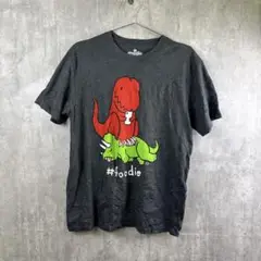 Goodie Two SleevesTレックスTシャツ/ブラックダイナソー