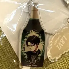 進撃の巨人 HUB コラボ　リヴァイ　ボトル風アクリルキーホルダー
