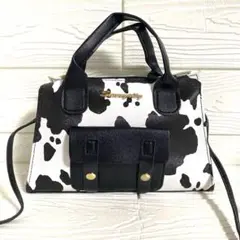 牛柄ショルダーバッグ　コンパクト　軽量　可愛い　お洒落　カジュアル　新品