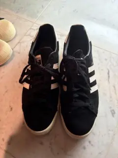 adidas スエード スニーカー ブラック/ホワイト