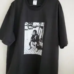 黒の写真プリント半袖Tシャツ