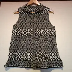 花柄刺繍　ノースリーブトップス