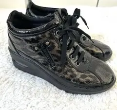 旅日和 エナメル スニーカー　ヒョウ柄　レオパード柄　ASICS 22.5 幅広