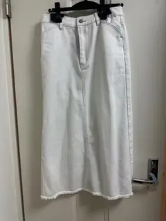 美品⭐︎ホワイトデニムタイトスカート フリンジ裾　細かいラメ感