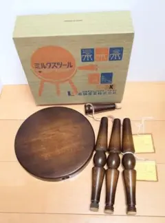 【新品未使用】飛騨産業  ミルクスツール  キツツキ 丸椅子　取っ手付き 飛騨産業 ミルクスツール キツツキマーク 花台 椅子