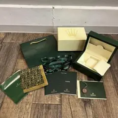 ほぼ未使用品　正規品ROLEX ロレックス ケース空箱 外箱 付属品付き 正規美品】ロレックス 空箱 腕時計 BOX ケース 赤/レッド