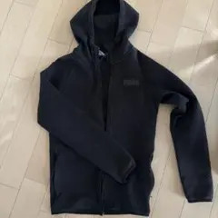 PUMA ブラック フード付きパーカー XS