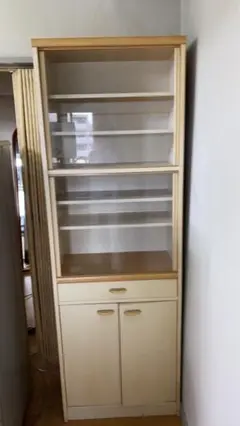 木製食器棚　ベージュ　ガラス扉付き　引き取り希望者は出品金額300円に変更可能
