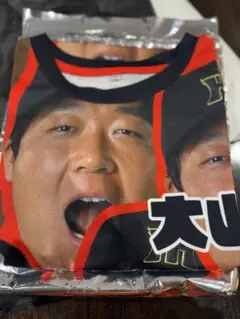 阪神タイガースシークレット選手顔柄Tシャツ　大山悠輔選手