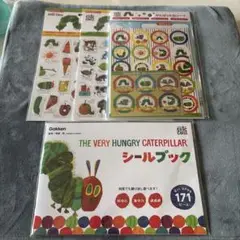 はらぺこあおむしシールブック