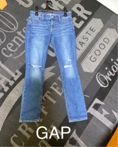 GAP ダメージデニム　レディース　ガールフレンド23